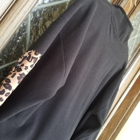 Derek Heart Black Medium quarter zip Cropped Fleece Sweatshirt w/ Leopard Trim - Picture 5 of 9